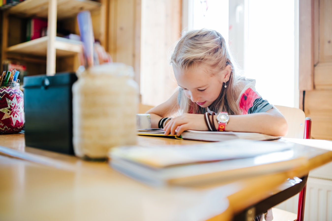 Kind in der CreaVita Primaria beim Lesen